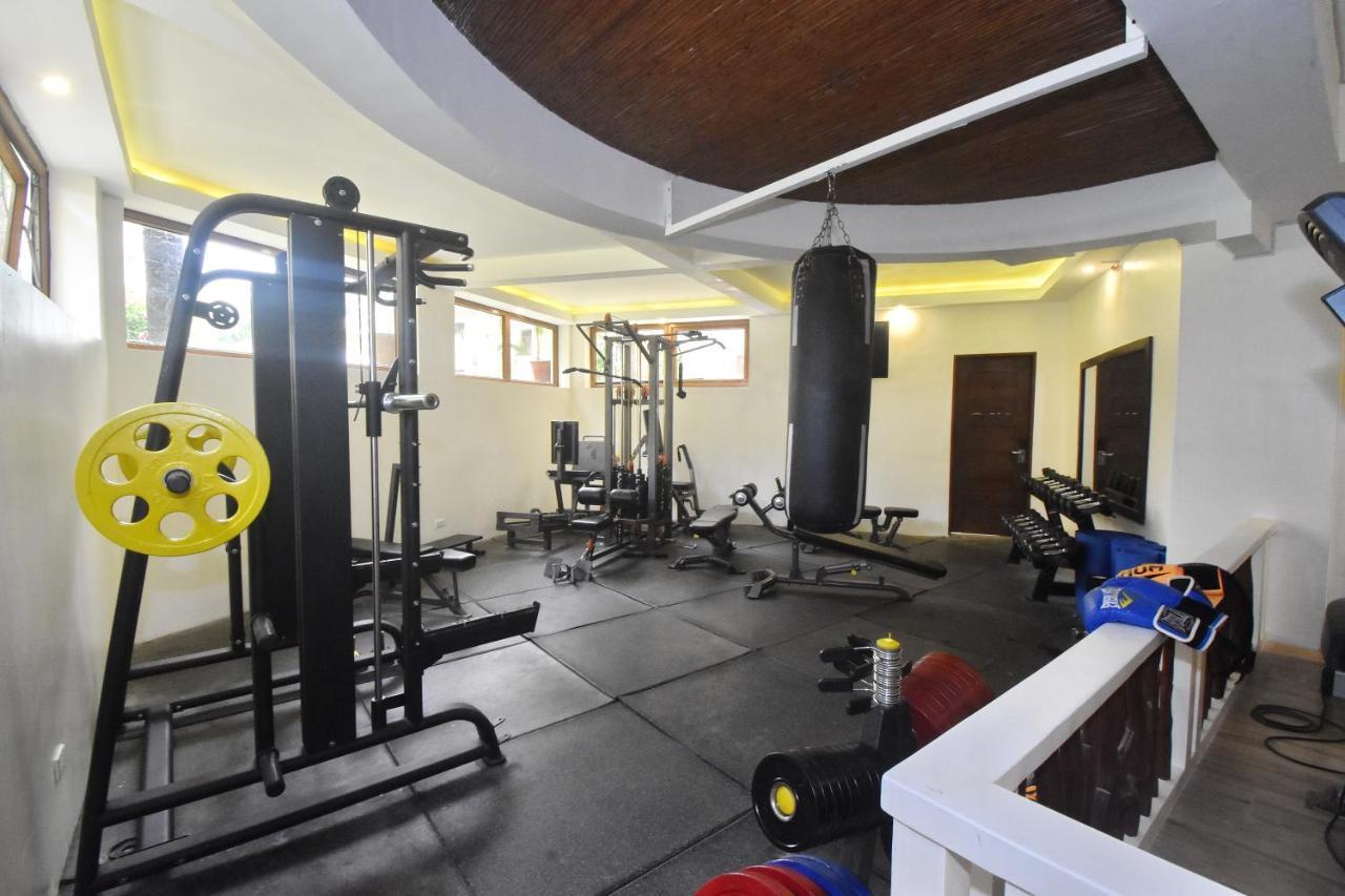 แอมบาสเดอร์ อิน พาราไดซ์ Hotel Balabag  ภายนอก รูปภาพ The gym at the hotel