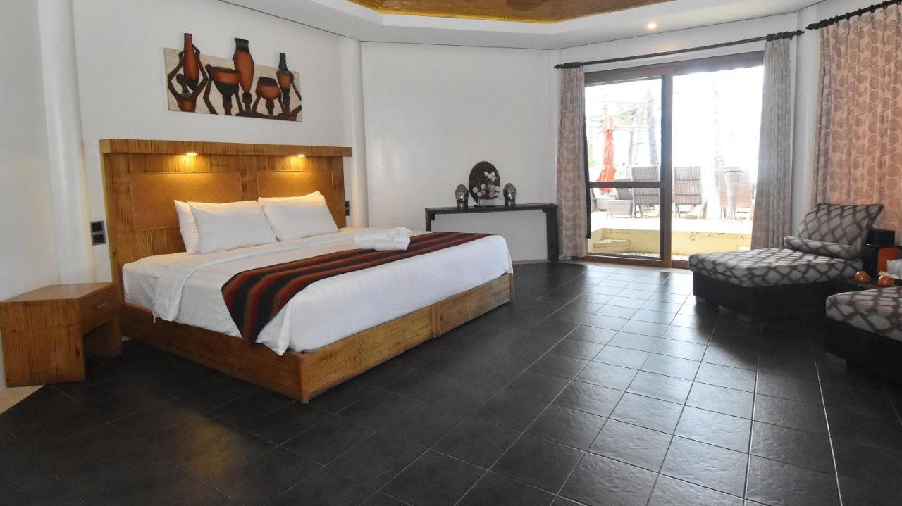 แอมบาสเดอร์ อิน พาราไดซ์ Hotel Balabag  ภายนอก รูปภาพ A room at the hotel