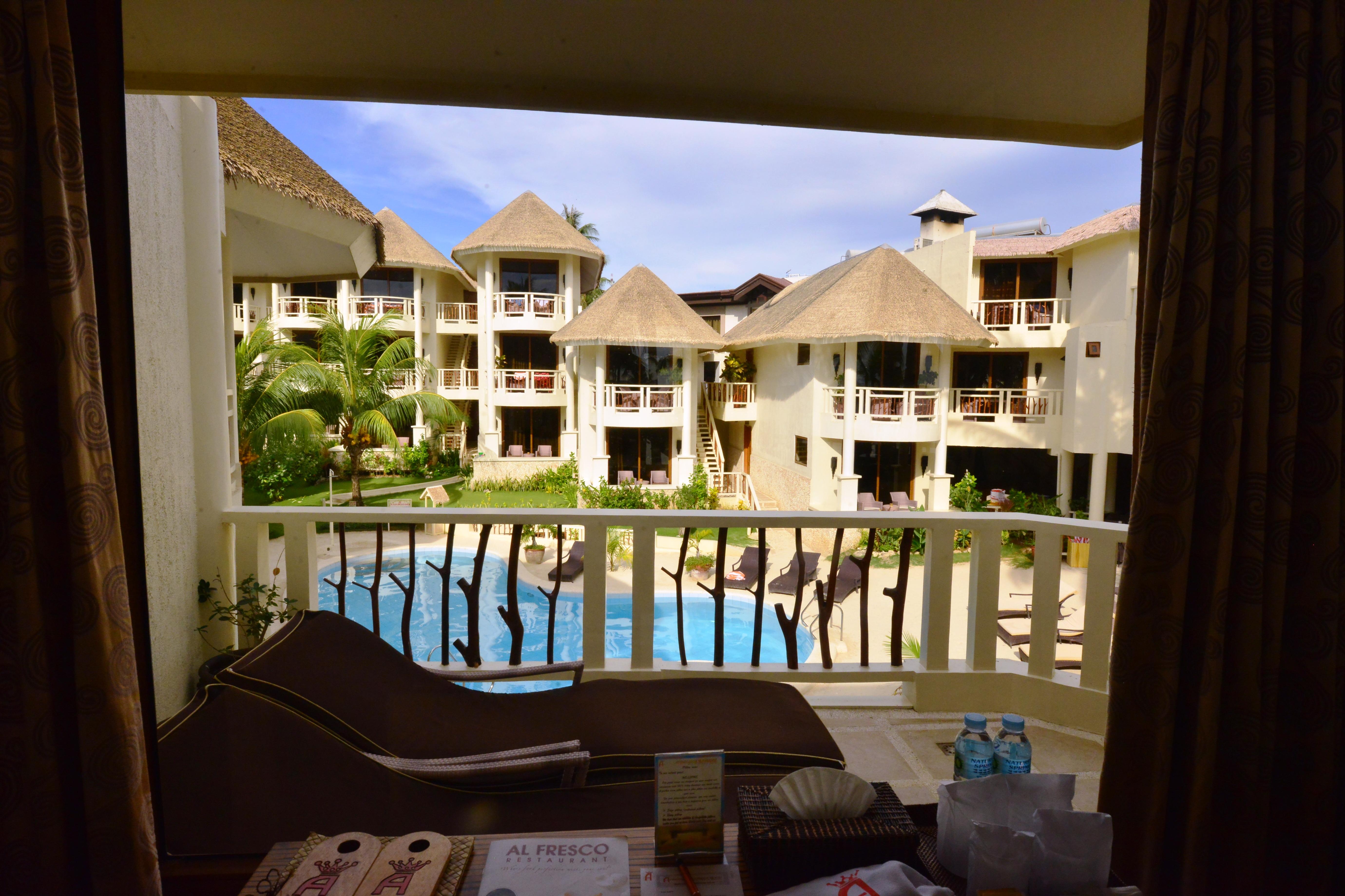 แอมบาสเดอร์ อิน พาราไดซ์ Hotel Balabag  ภายนอก รูปภาพ View from a room at the resort