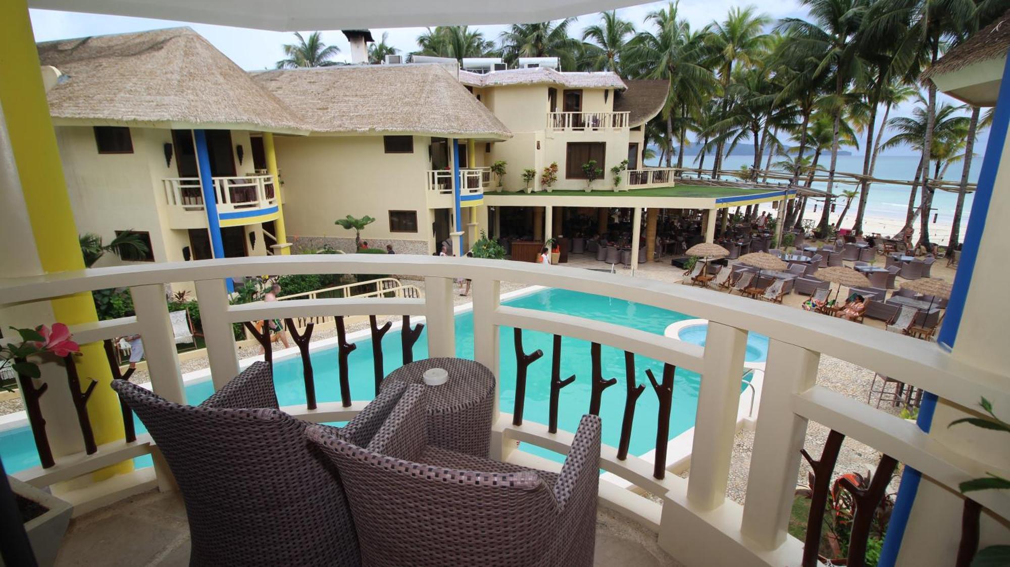 แอมบาสเดอร์ อิน พาราไดซ์ Hotel Balabag  ภายนอก รูปภาพ View of the pool at the resort