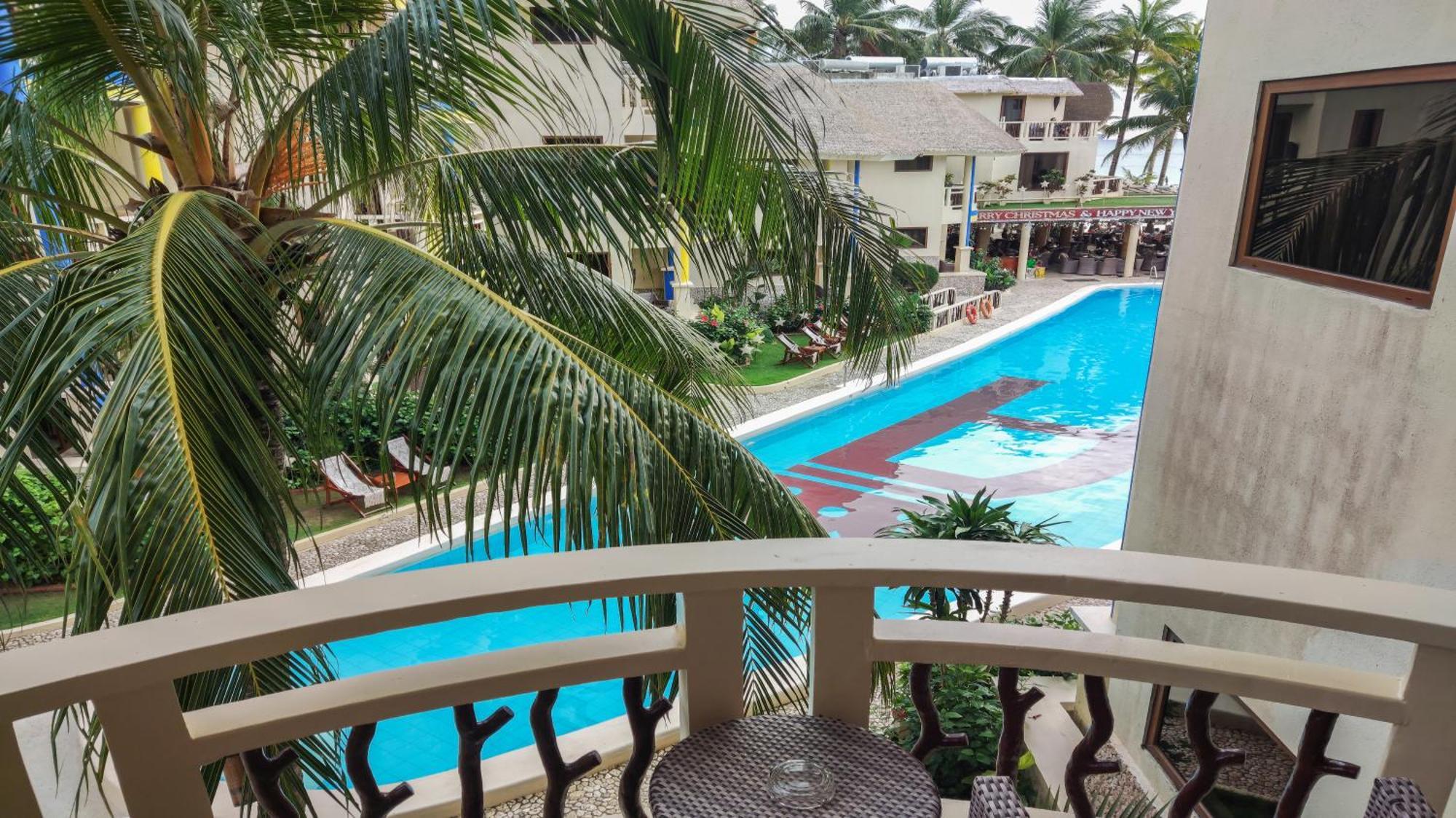 แอมบาสเดอร์ อิน พาราไดซ์ Hotel Balabag  ภายนอก รูปภาพ The pool at the hotel