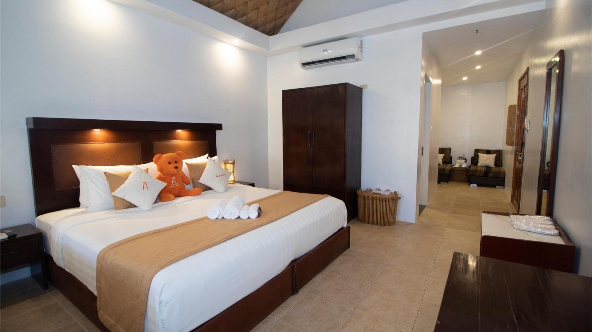 แอมบาสเดอร์ อิน พาราไดซ์ Hotel Balabag  ภายนอก รูปภาพ A room at the resort